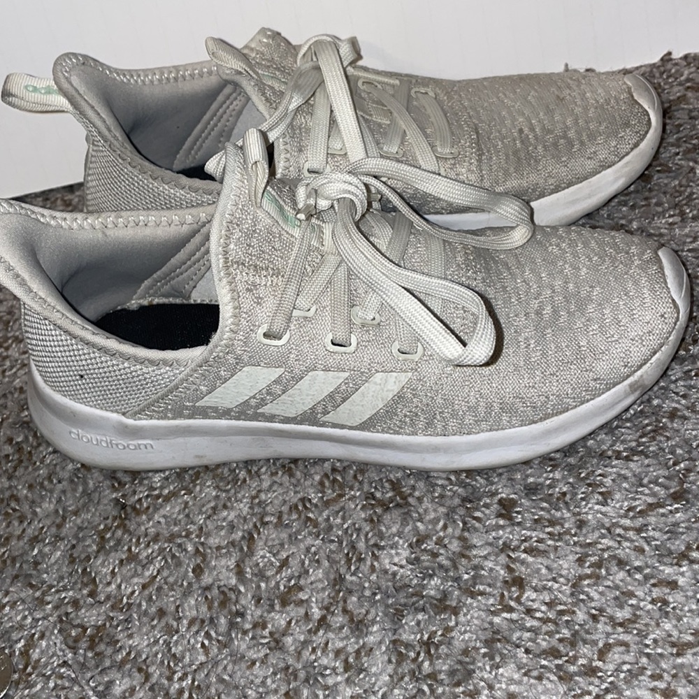 Adidas used memory foam sz 6